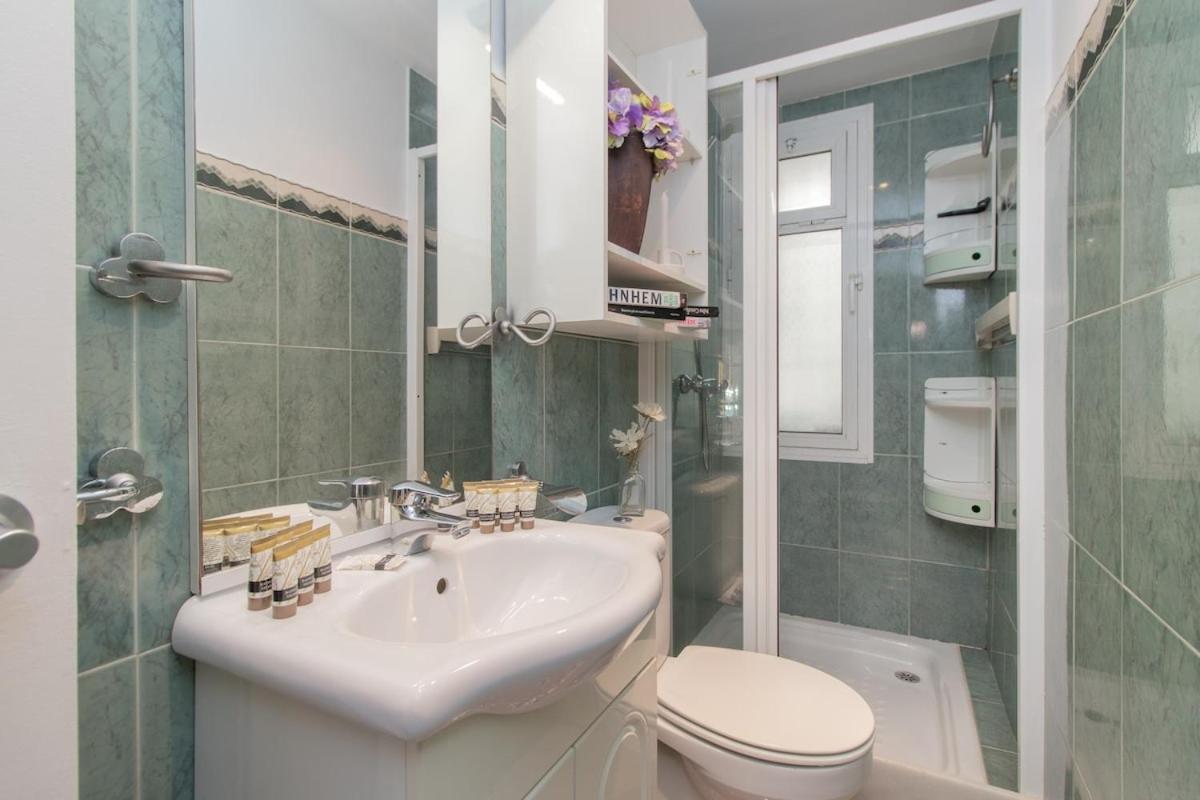 Seaside 2 Bedrooms By the Center Málaga Buitenkant foto