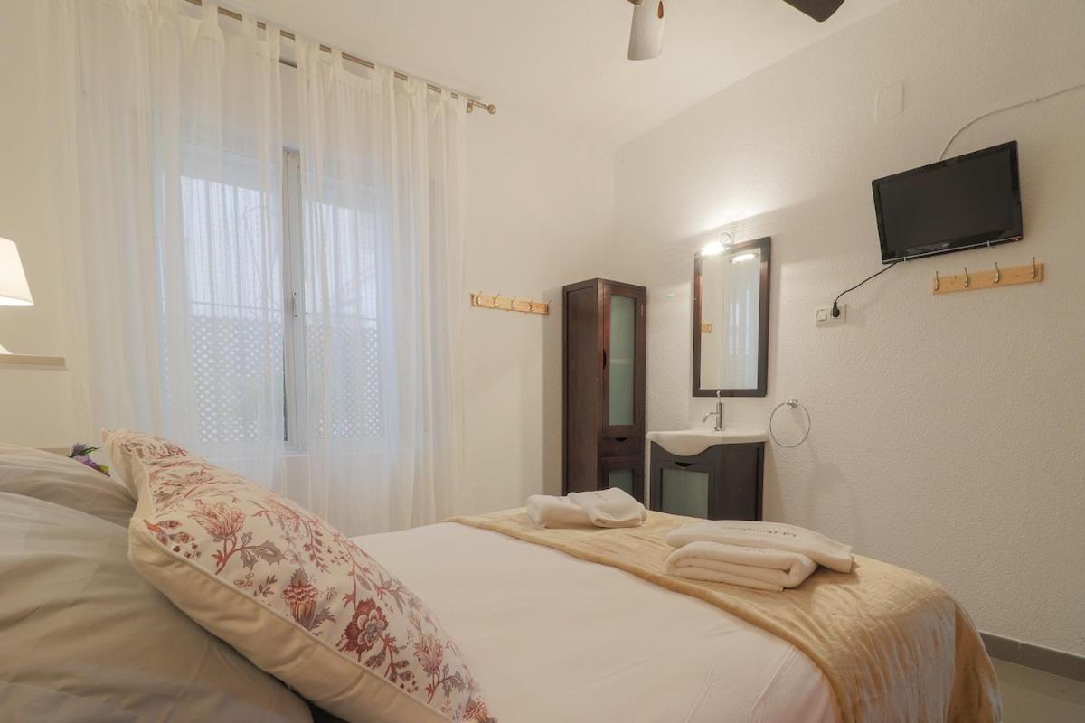 Seaside 2 Bedrooms By the Center Málaga Buitenkant foto